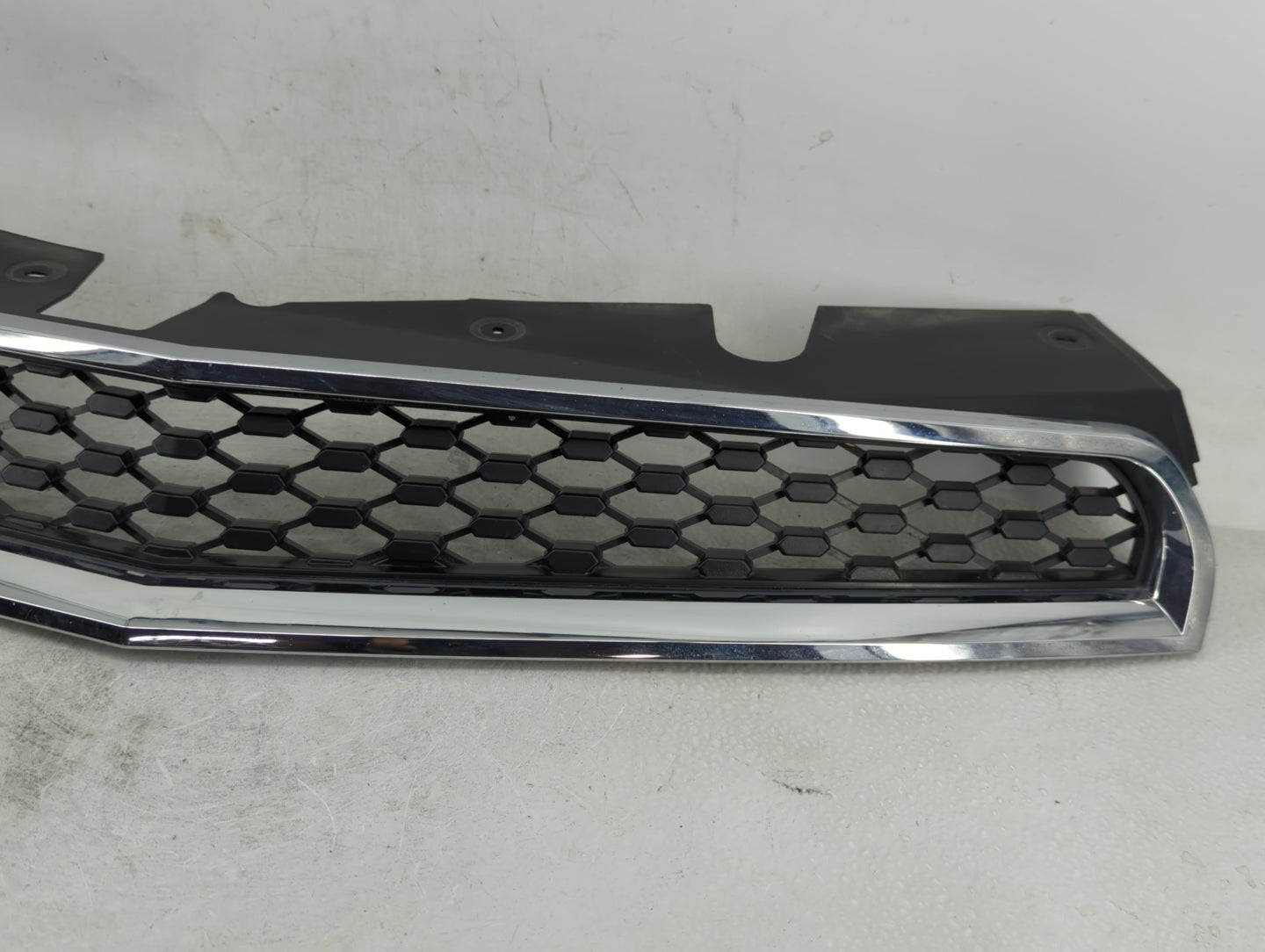 2010-2015 Chevrolet Equinox Front Grille Bumper Not Included - Oemusedautoparts1.com