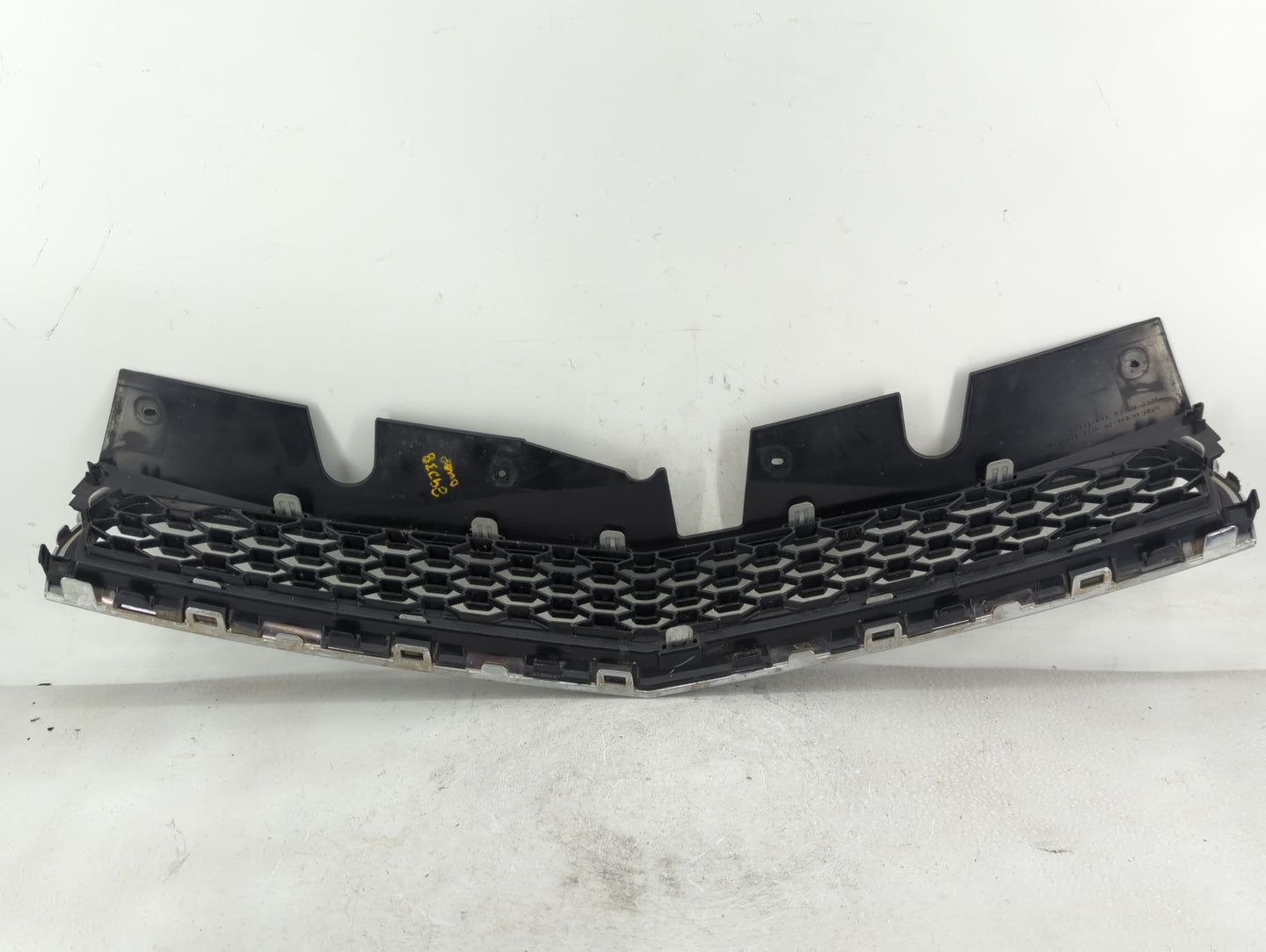 2010-2015 Chevrolet Equinox Front Grille Bumper Not Included - Oemusedautoparts1.com