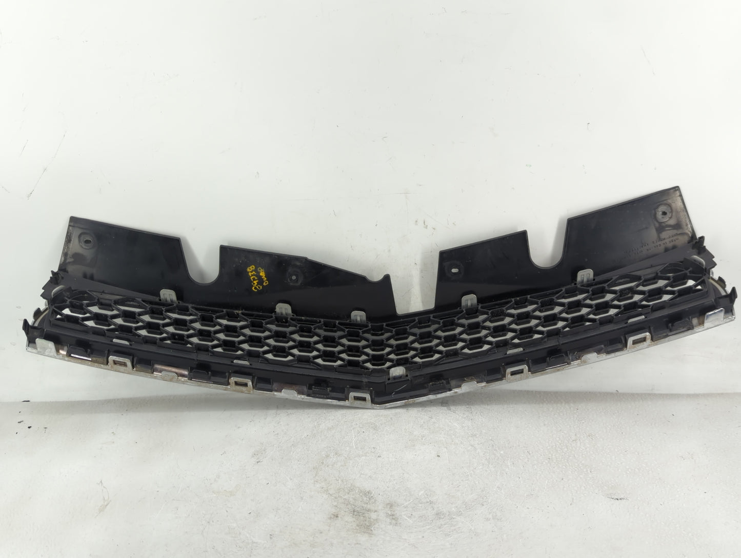 2010-2015 Chevrolet Equinox Front Grille Bumper Not Included - Oemusedautoparts1.com