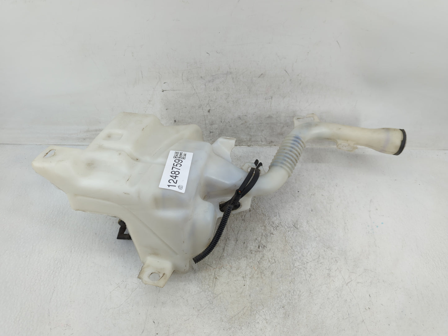 2010-2017 Chevrolet Equinox Windshield Washer Fluid Reservoir Bottle Oem - Oemusedautoparts1.com