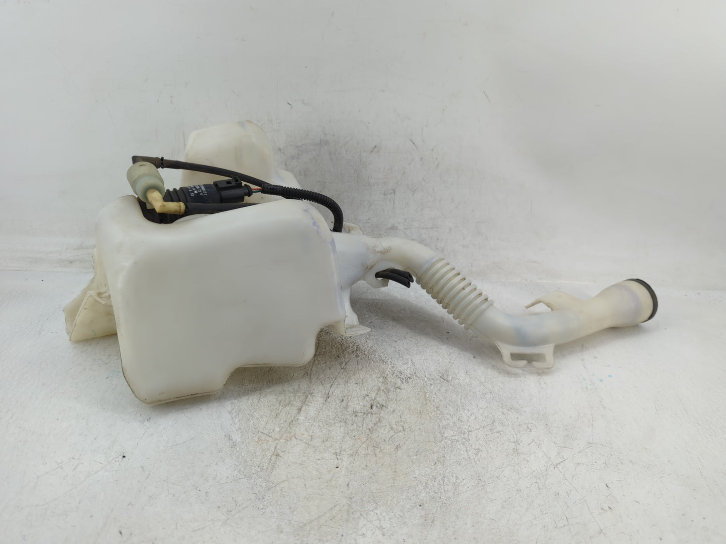 2010-2017 Chevrolet Equinox Windshield Washer Fluid Reservoir Bottle Oem - Oemusedautoparts1.com