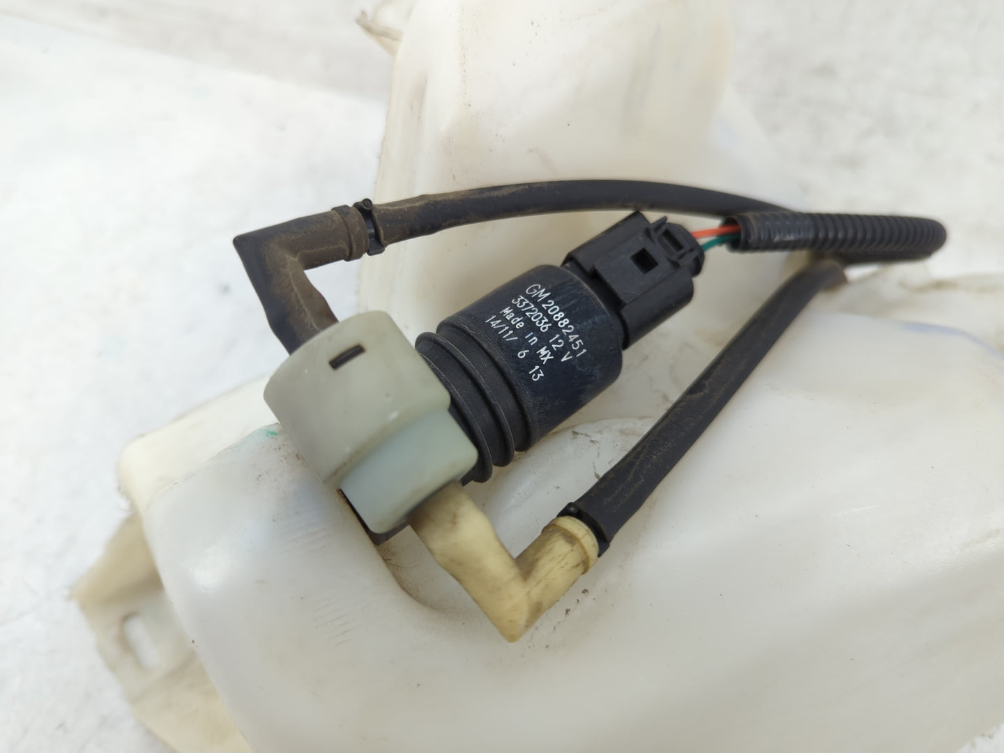 2010-2017 Chevrolet Equinox Windshield Washer Fluid Reservoir Bottle Oem - Oemusedautoparts1.com