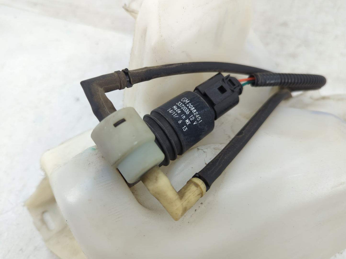 2010-2017 Chevrolet Equinox Windshield Washer Fluid Reservoir Bottle Oem - Oemusedautoparts1.com