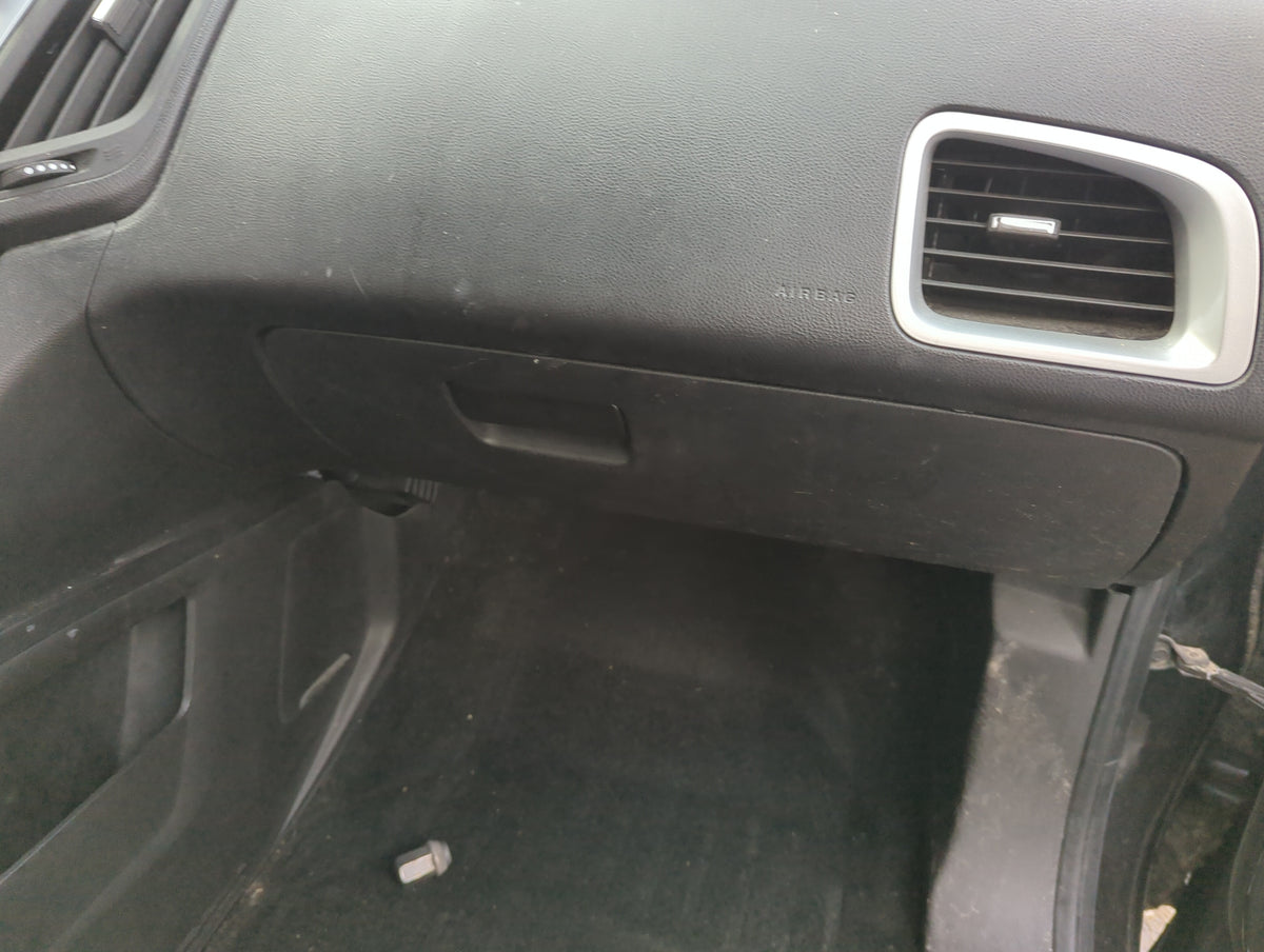 2015 Chevrolet Equinox Passenger Glove Box Door Storage Compartment 1249214 - Oemusedautoparts1.com