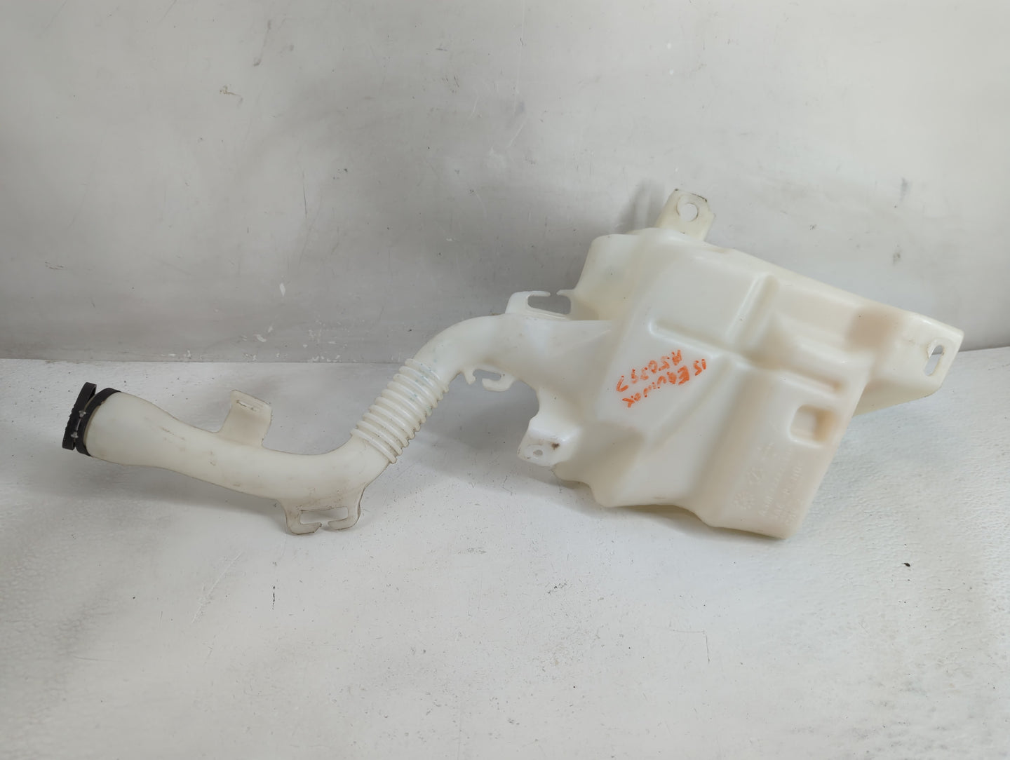 2010-2017 Chevrolet Equinox Windshield Washer Fluid Reservoir Bottle Oem - Oemusedautoparts1.com