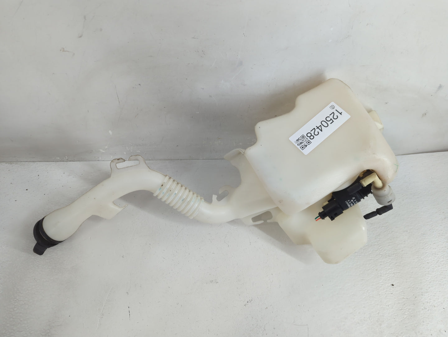 2010-2017 Chevrolet Equinox Windshield Washer Fluid Reservoir Bottle Oem - Oemusedautoparts1.com