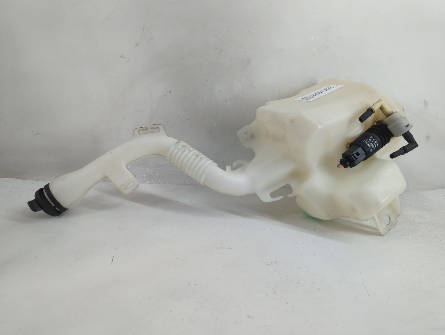 2010-2017 Chevrolet Equinox Windshield Washer Fluid Reservoir Bottle Oem - Oemusedautoparts1.com