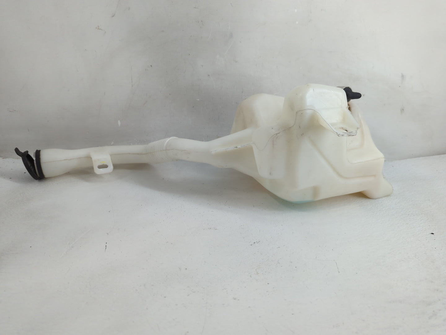 2010-2017 Chevrolet Equinox Windshield Washer Fluid Reservoir Bottle Oem - Oemusedautoparts1.com