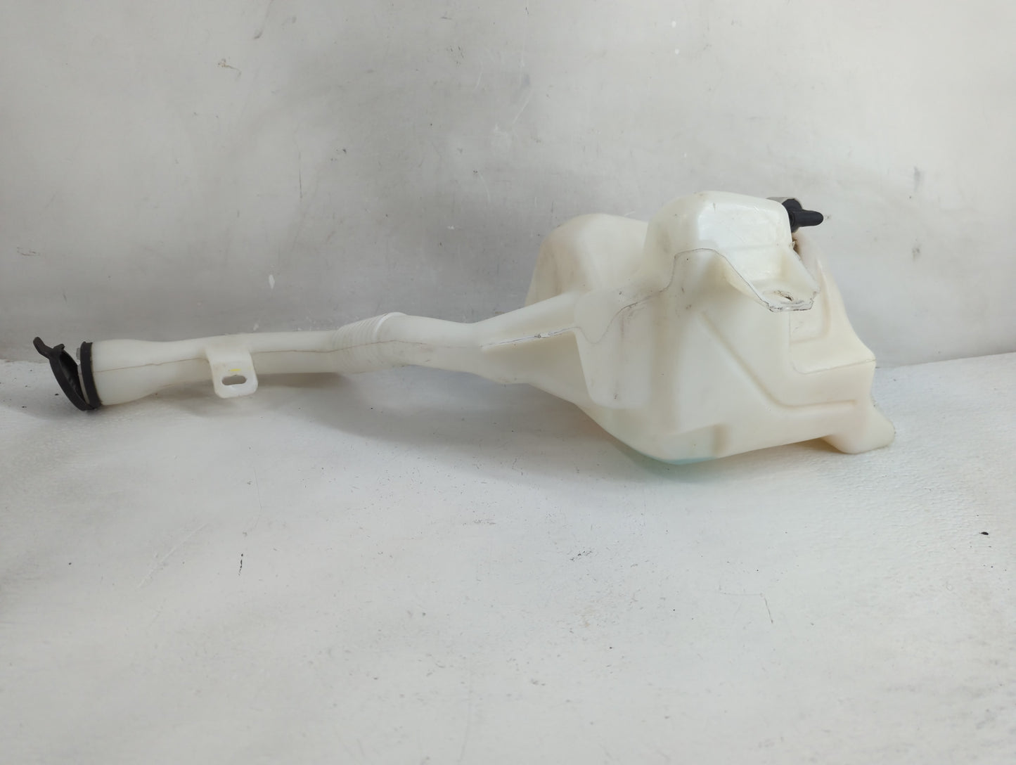 2010-2017 Chevrolet Equinox Windshield Washer Fluid Reservoir Bottle Oem - Oemusedautoparts1.com