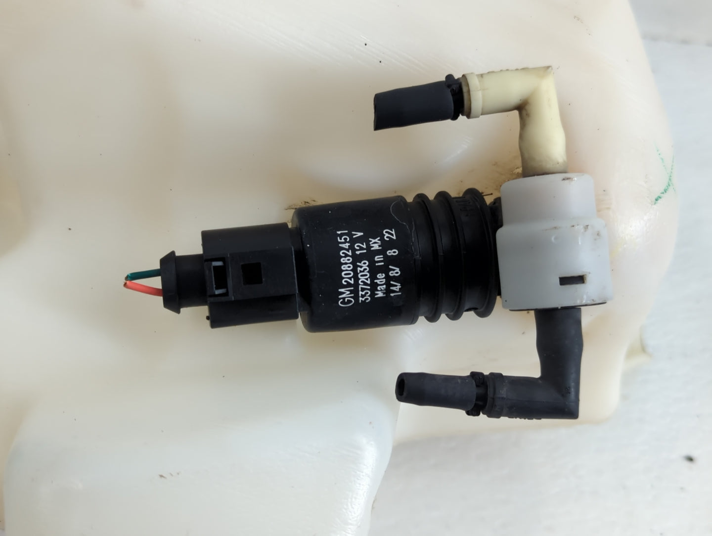2010-2017 Chevrolet Equinox Windshield Washer Fluid Reservoir Bottle Oem - Oemusedautoparts1.com