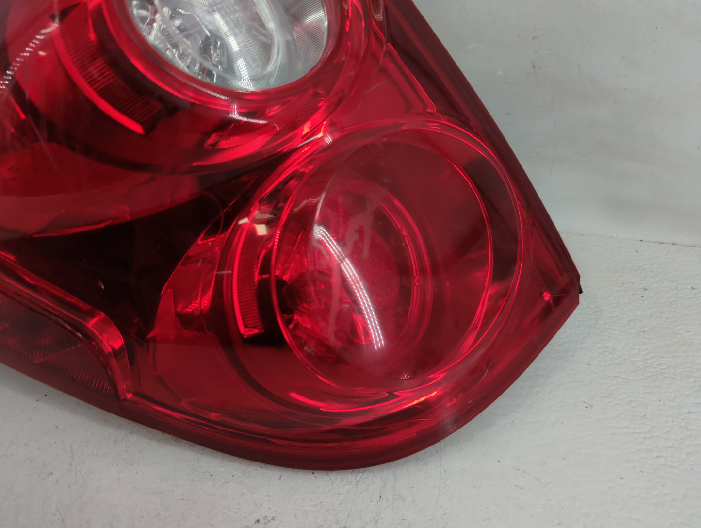2010-2015 Chevrolet Equinox Tail Light Assembly Driver Left OEM P/N:30437423 GM547-B000L Fits Fits 2010 2011 2012 2013 2014 