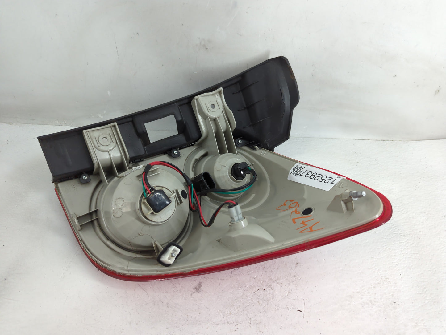 2010-2015 Chevrolet Equinox Tail Light Assembly Driver Left OEM P/N:30437423 GM547-B000L Fits Fits 2010 2011 2012 2013 2014 