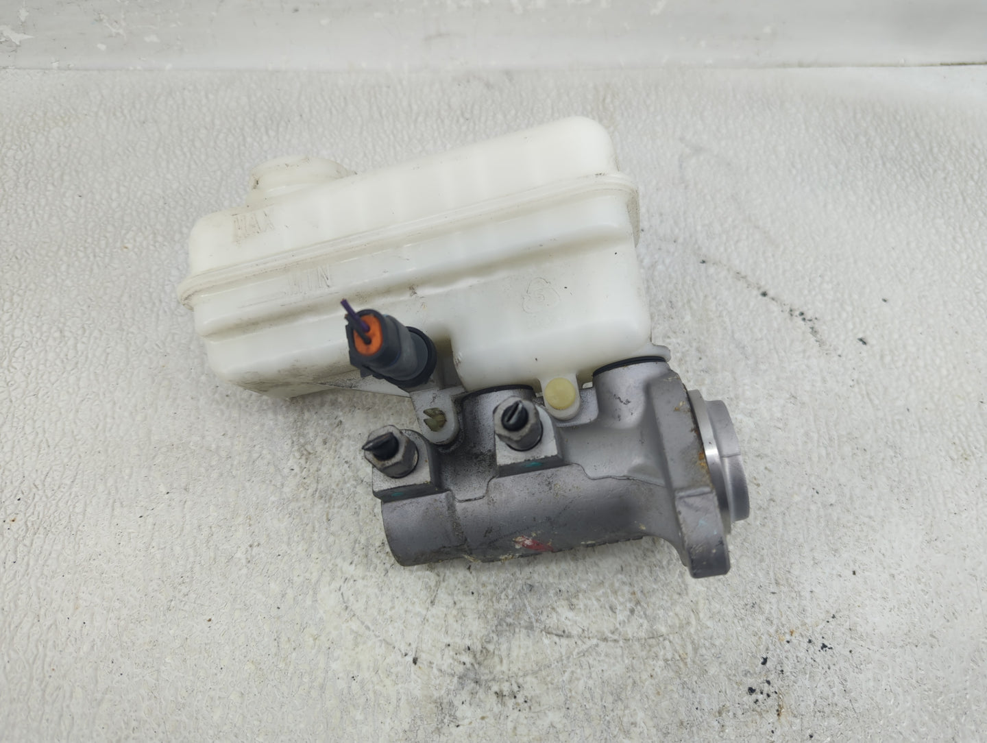 2011-2017 Chevrolet Equinox Brake Master Cylinder - Oemusedautoparts1.com