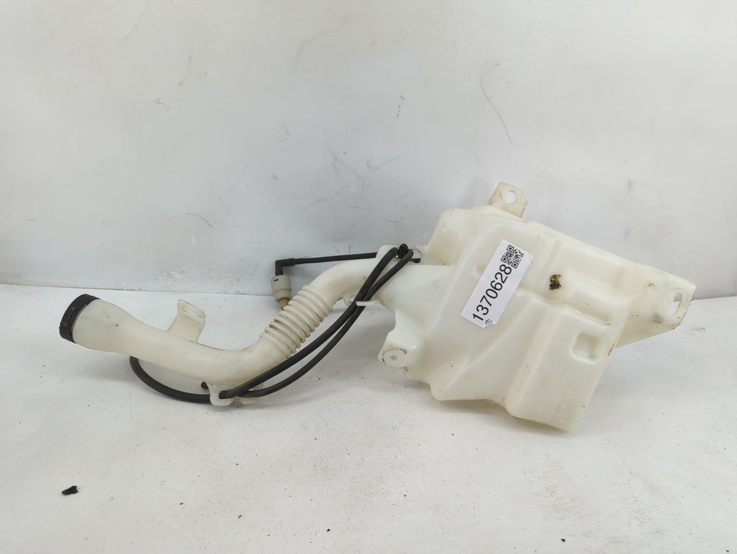 2010-2017 Chevrolet Equinox Windshield Washer Fluid Reservoir Bottle Oem - Oemusedautoparts1.com