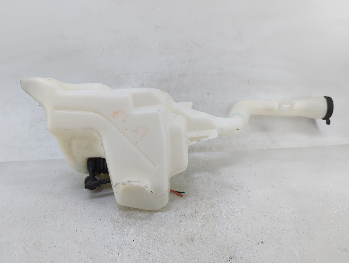 2010-2017 Chevrolet Equinox Windshield Washer Fluid Reservoir Bottle Oem - Oemusedautoparts1.com