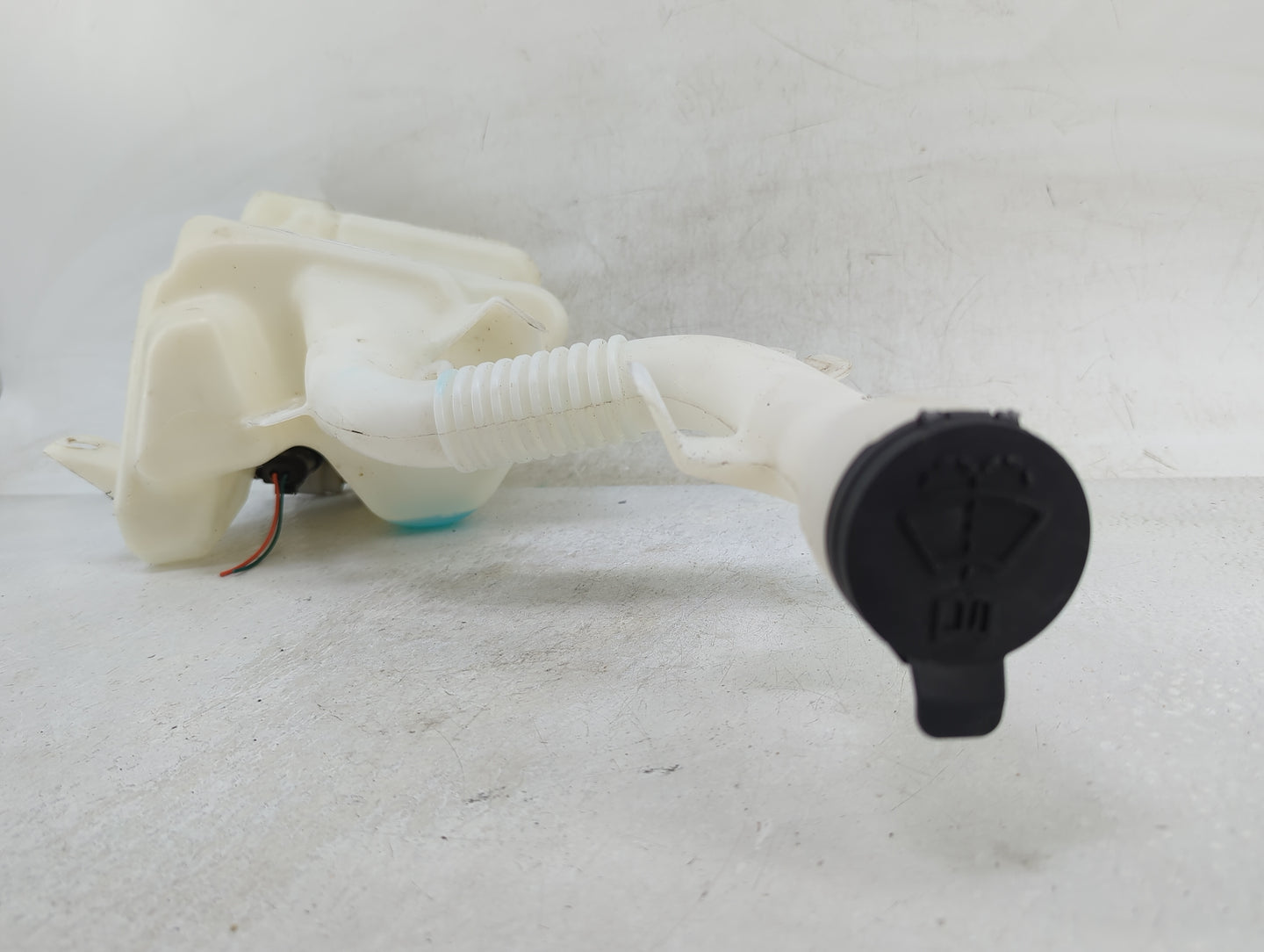 2010-2017 Chevrolet Equinox Windshield Washer Fluid Reservoir Bottle Oem - Oemusedautoparts1.com