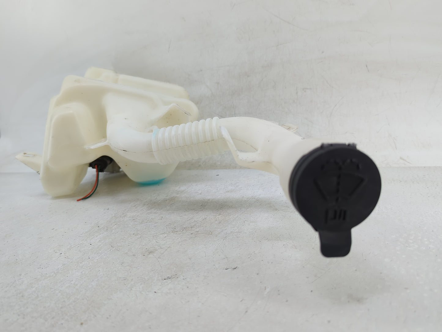 2010-2017 Chevrolet Equinox Windshield Washer Fluid Reservoir Bottle Oem - Oemusedautoparts1.com