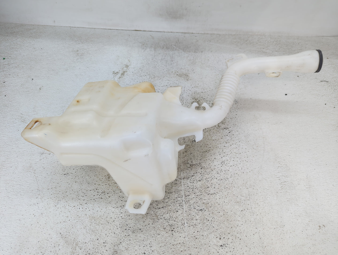 2010-2017 Chevrolet Equinox Windshield Washer Fluid Reservoir Bottle Oem - Oemusedautoparts1.com