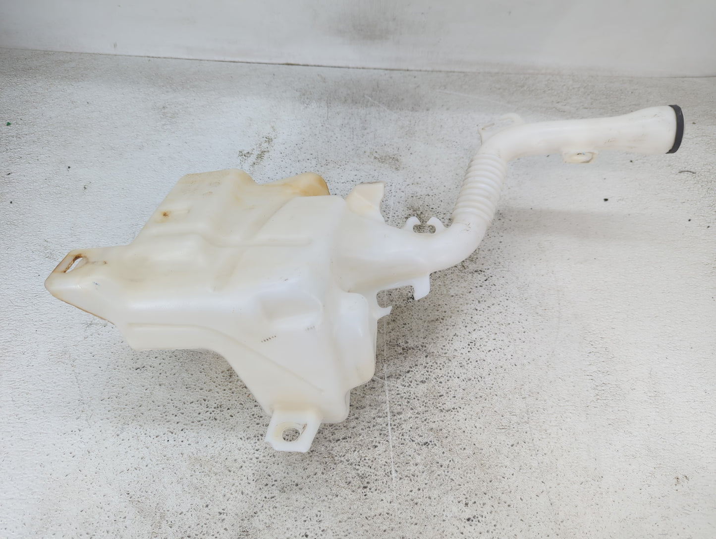 2010-2017 Chevrolet Equinox Windshield Washer Fluid Reservoir Bottle Oem - Oemusedautoparts1.com
