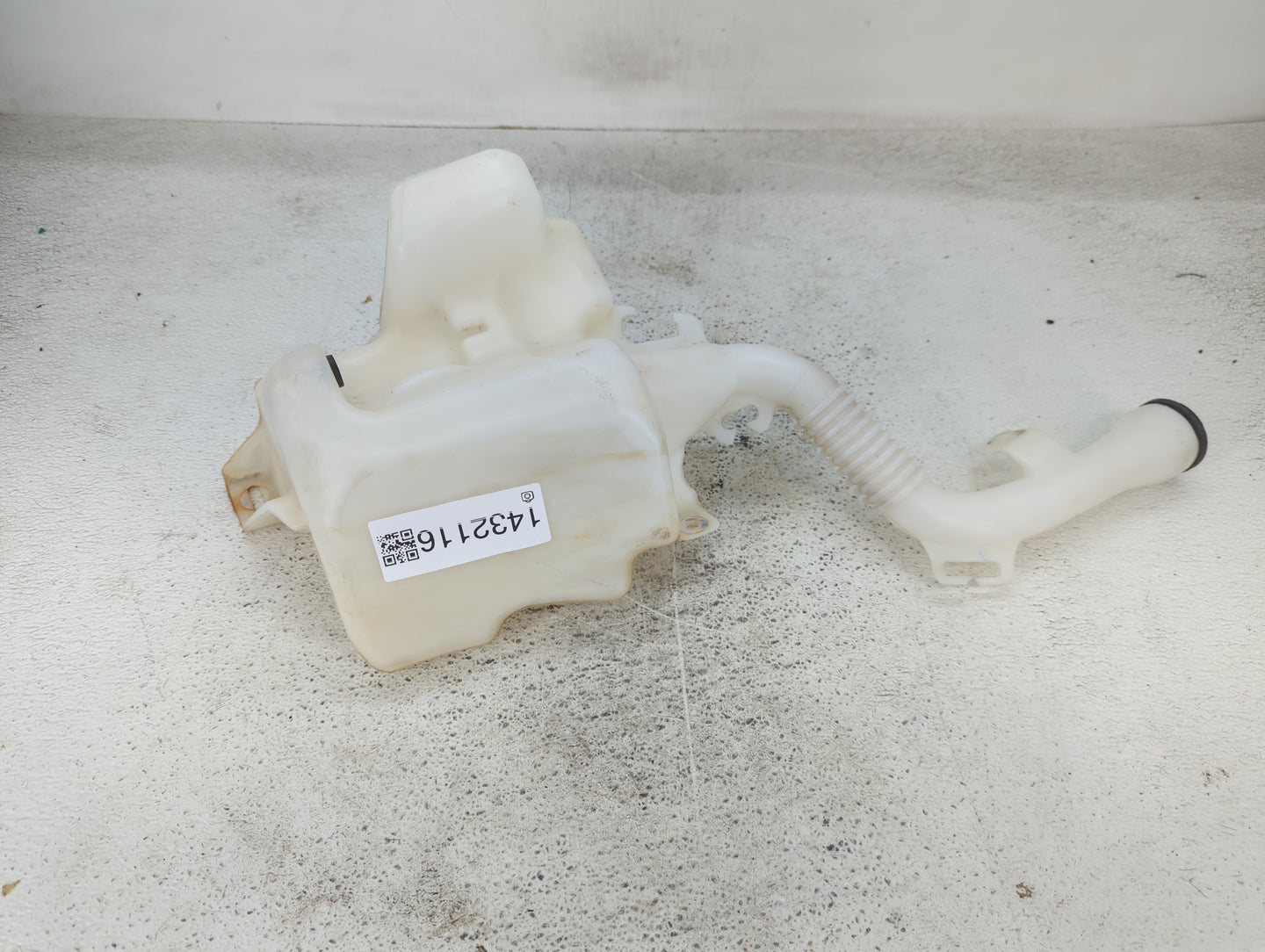 2010-2017 Chevrolet Equinox Windshield Washer Fluid Reservoir Bottle Oem - Oemusedautoparts1.com