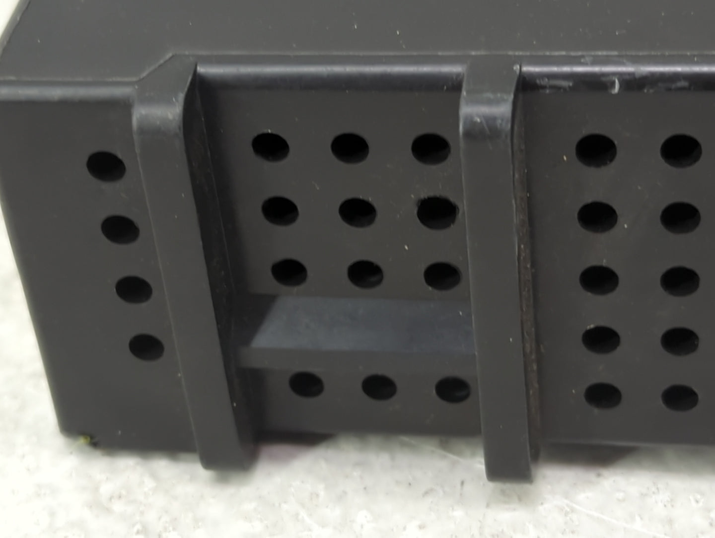 2013-2017 Chevrolet Equinox Body Control Module Bcm Inner Cabin Fuse Box - Oemusedautoparts1.com