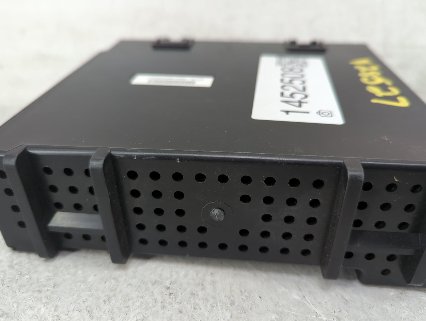 2013-2017 Chevrolet Equinox Body Control Module Bcm Inner Cabin Fuse Box - Oemusedautoparts1.com