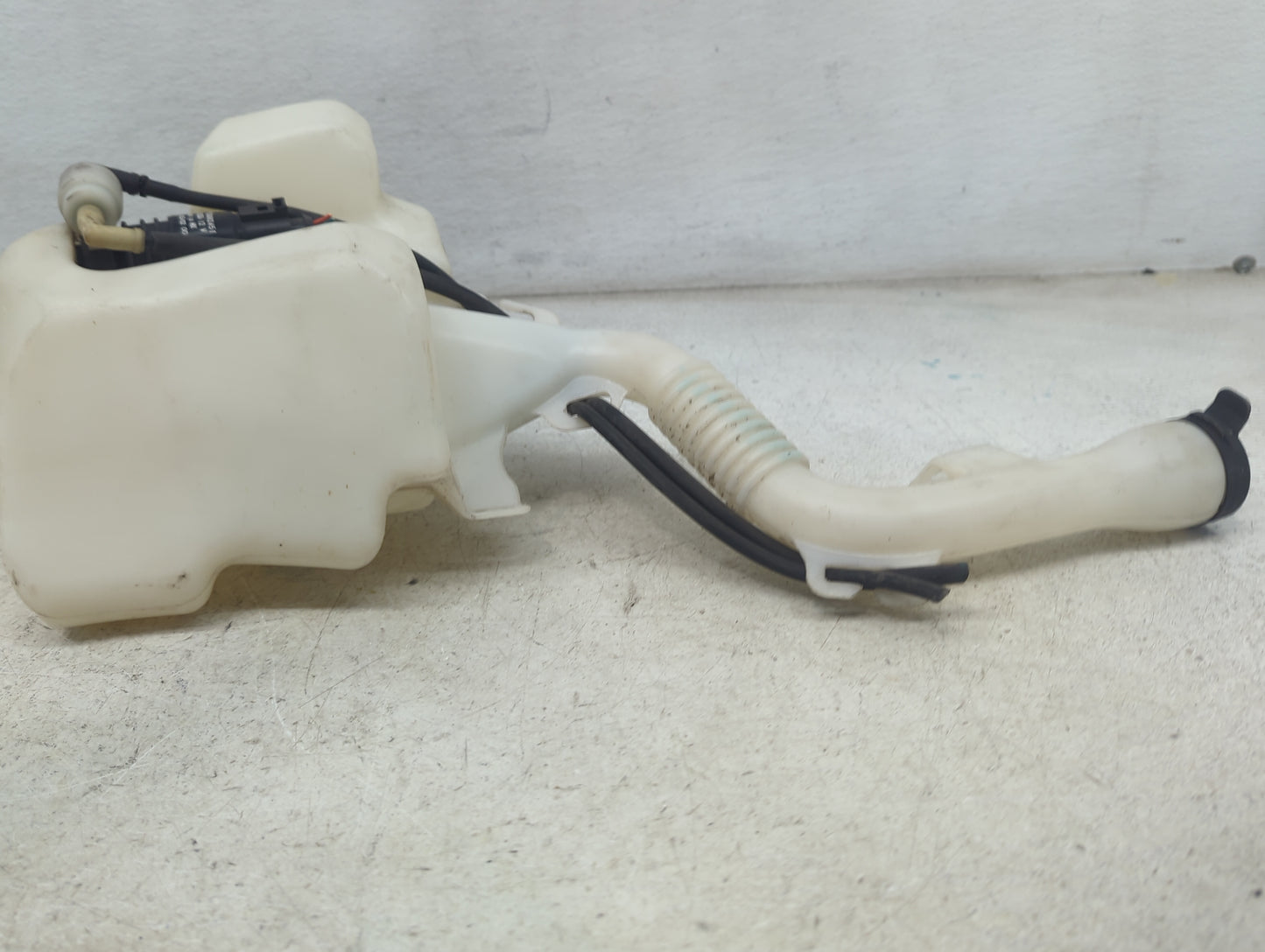 2010-2017 Chevrolet Equinox Windshield Washer Fluid Reservoir Bottle Oem 1473569 - Oemusedautoparts1.com