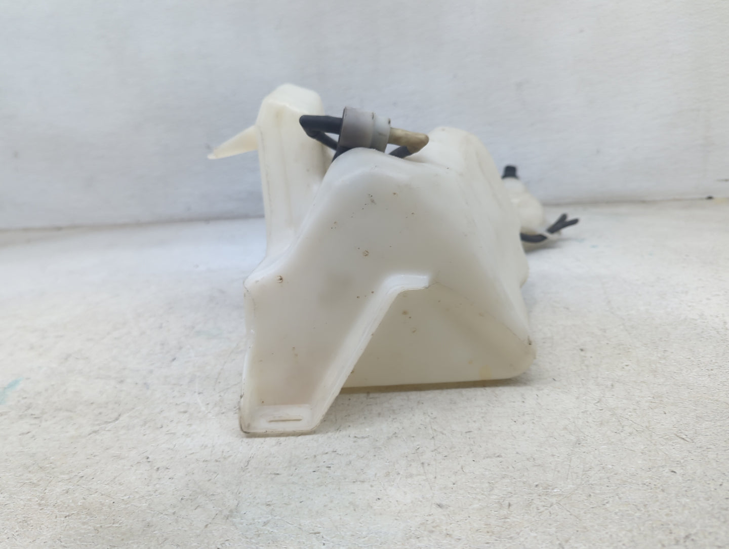2010-2017 Chevrolet Equinox Windshield Washer Fluid Reservoir Bottle Oem 1473569 - Oemusedautoparts1.com