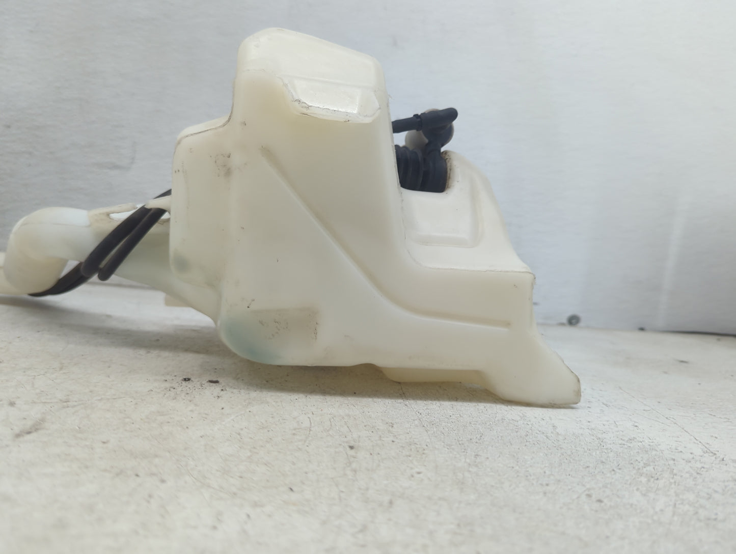 2010-2017 Chevrolet Equinox Windshield Washer Fluid Reservoir Bottle Oem 1473569 - Oemusedautoparts1.com