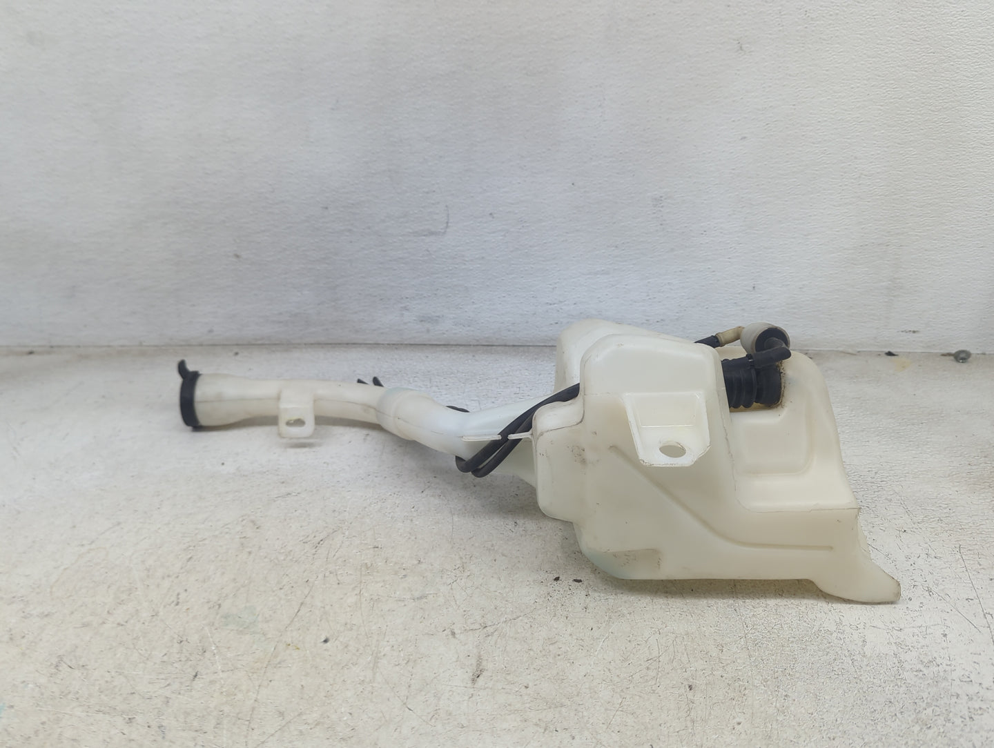 2010-2017 Chevrolet Equinox Windshield Washer Fluid Reservoir Bottle Oem 1473569 - Oemusedautoparts1.com