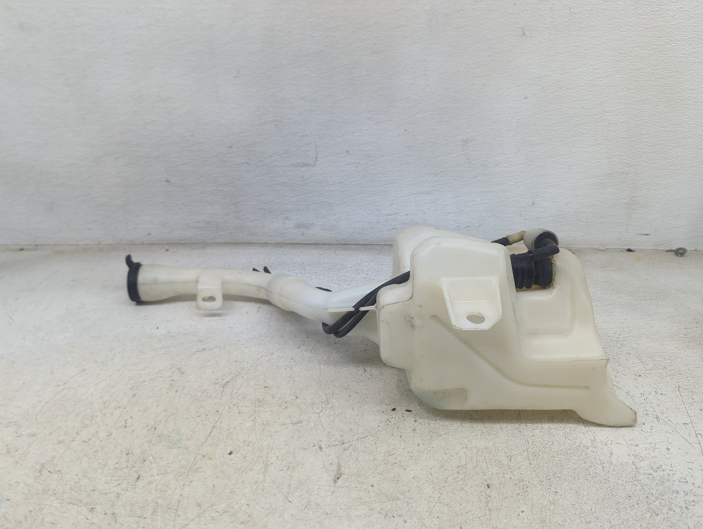 2010-2017 Chevrolet Equinox Windshield Washer Fluid Reservoir Bottle Oem 1473569 - Oemusedautoparts1.com