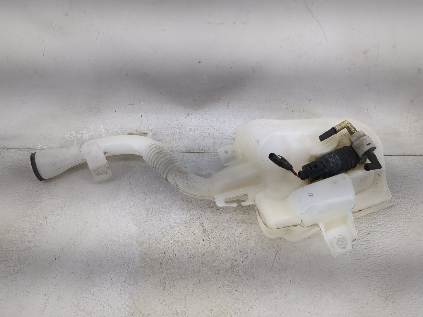 2010-2017 Chevrolet Equinox Windshield Washer Fluid Reservoir Bottle Oem 1476909 - Oemusedautoparts1.com