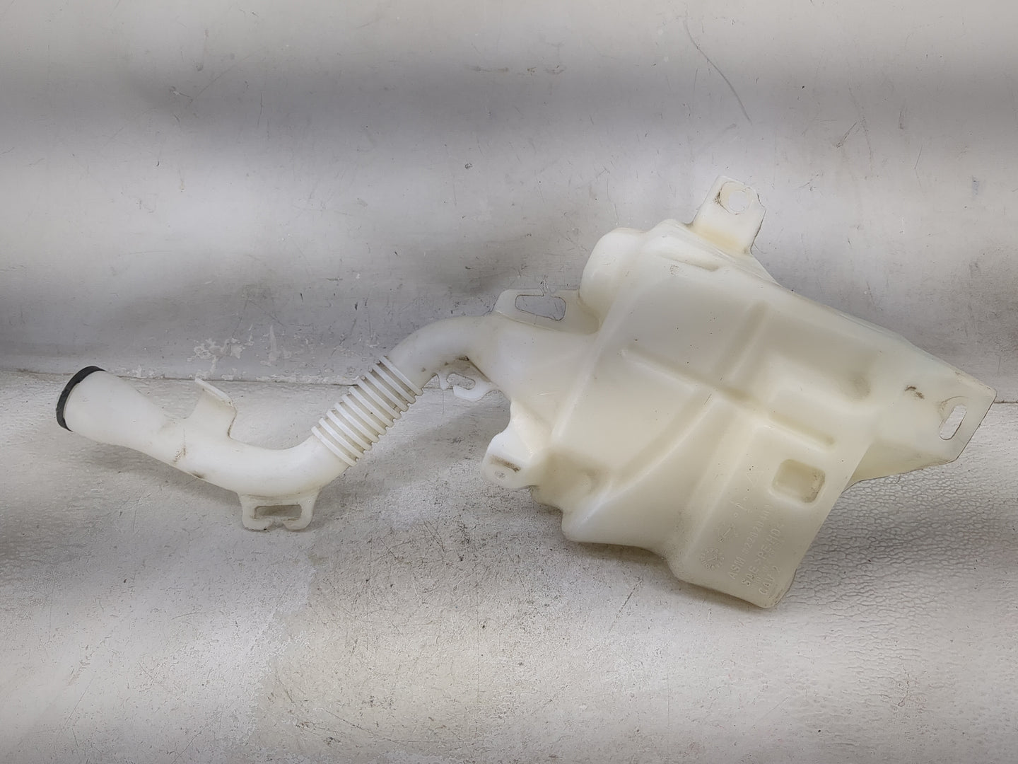 2010-2017 Chevrolet Equinox Windshield Washer Fluid Reservoir Bottle Oem 1476909 - Oemusedautoparts1.com