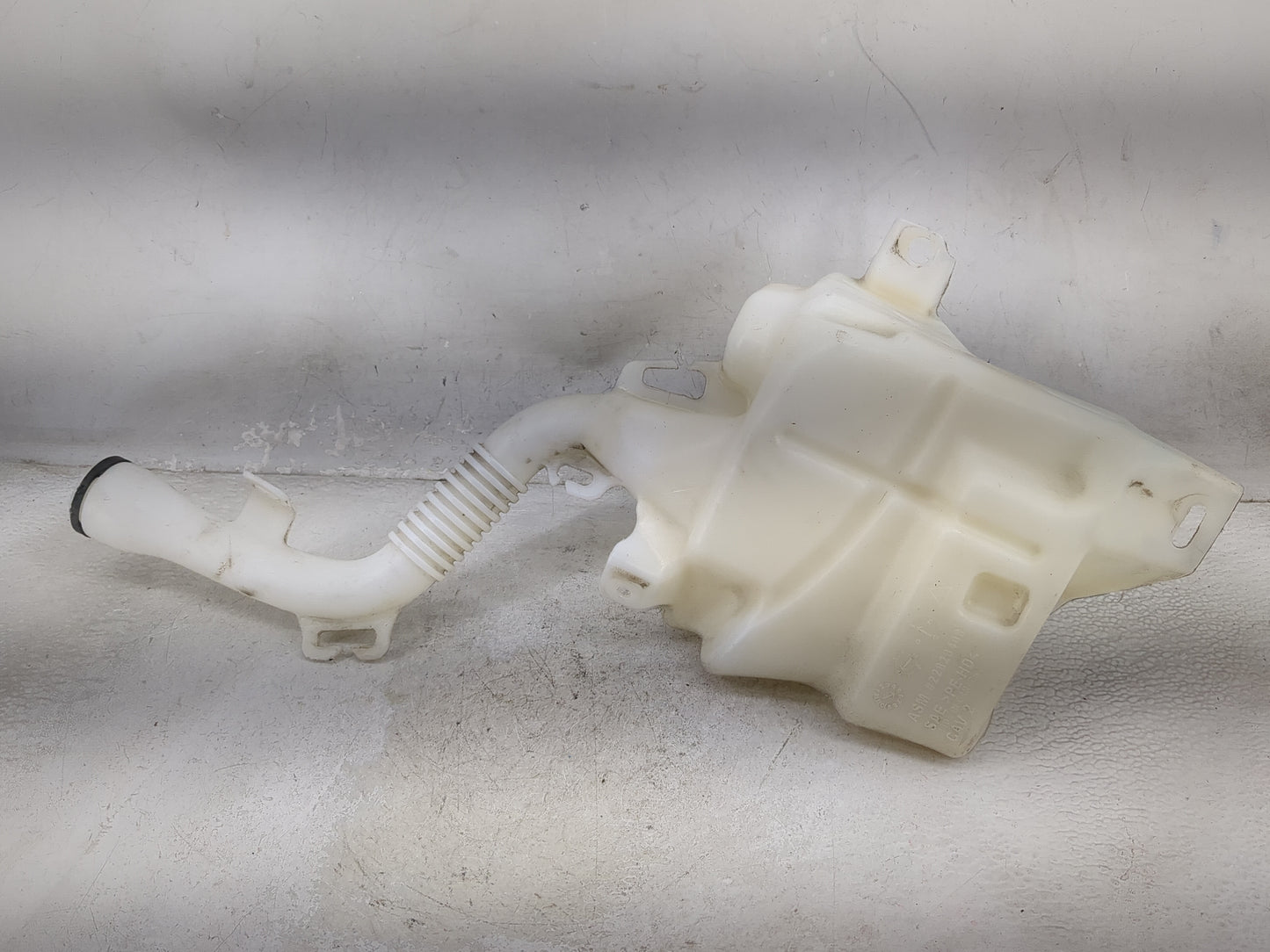 2010-2017 Chevrolet Equinox Windshield Washer Fluid Reservoir Bottle Oem 1476909 - Oemusedautoparts1.com