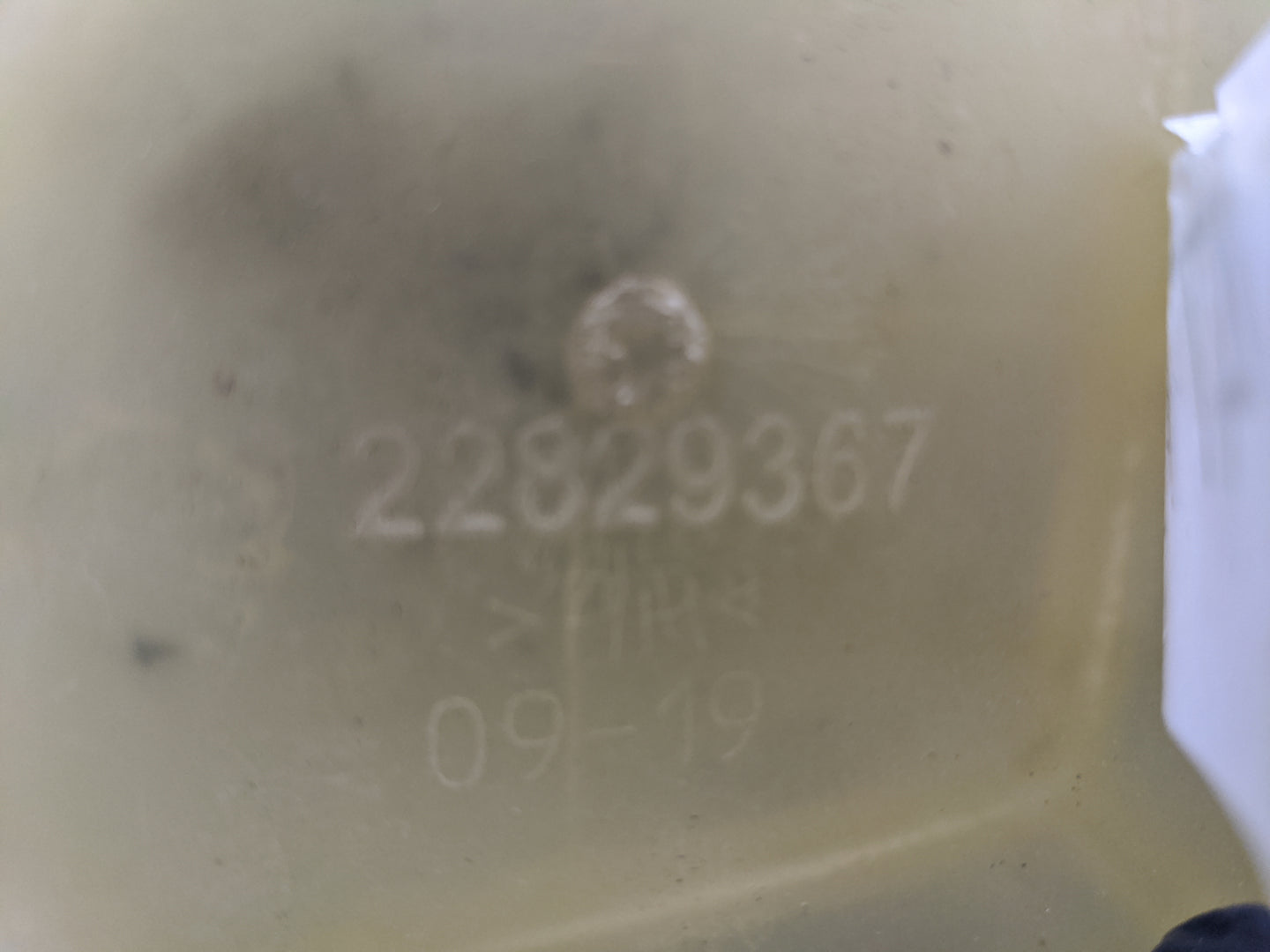 2010 Chevrolet Equinox Radiator Coolant Overflow Expansion Tank Bottle 1477088 - Oemusedautoparts1.com