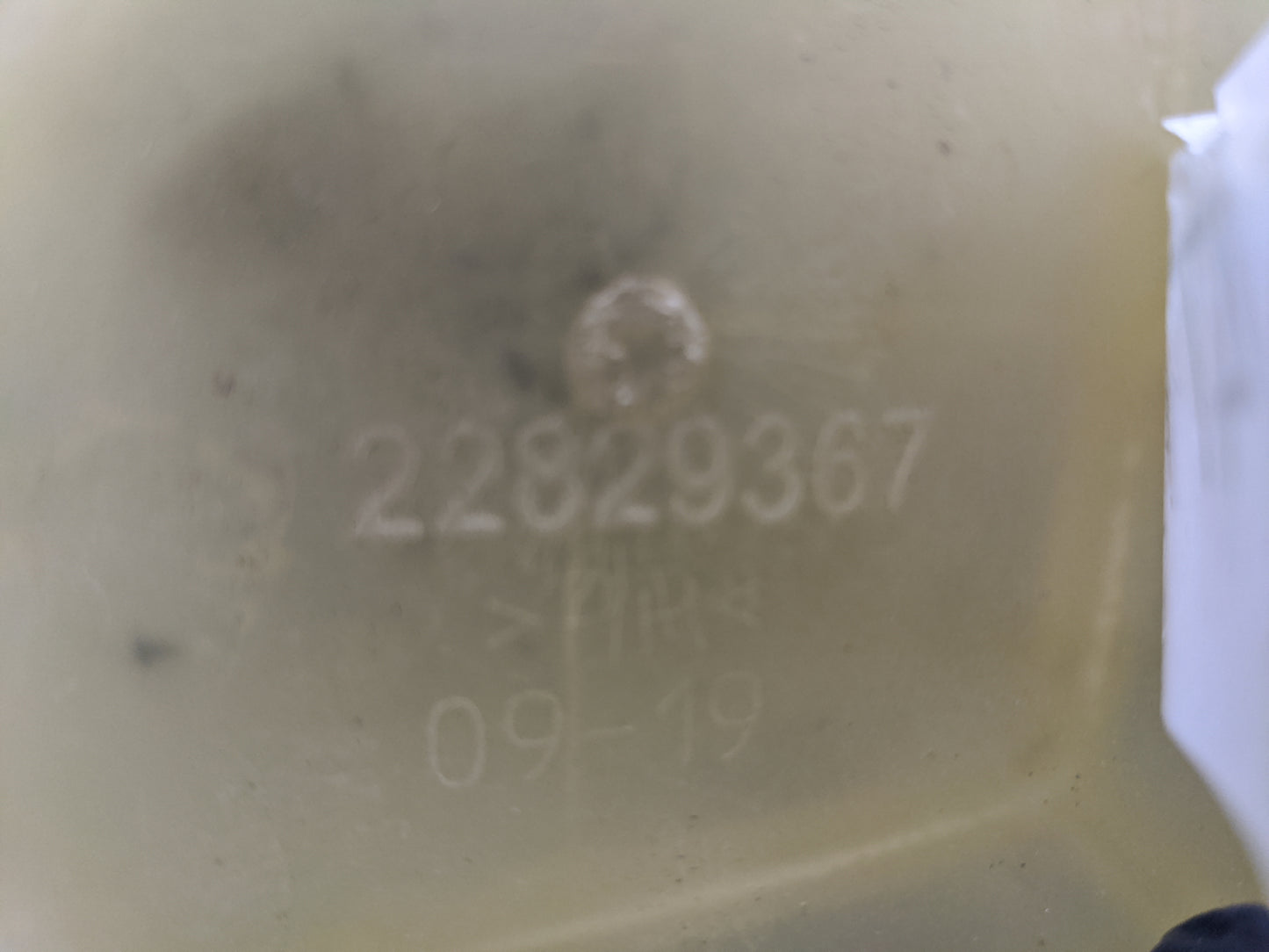 2010 Chevrolet Equinox Radiator Coolant Overflow Expansion Tank Bottle 1477088 - Oemusedautoparts1.com