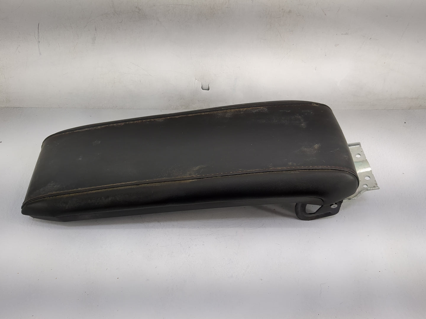 2015 Chevrolet Equinox Center Console Armrest Cover Lid Fits OEM Used Auto Parts - Oemusedautoparts1.com