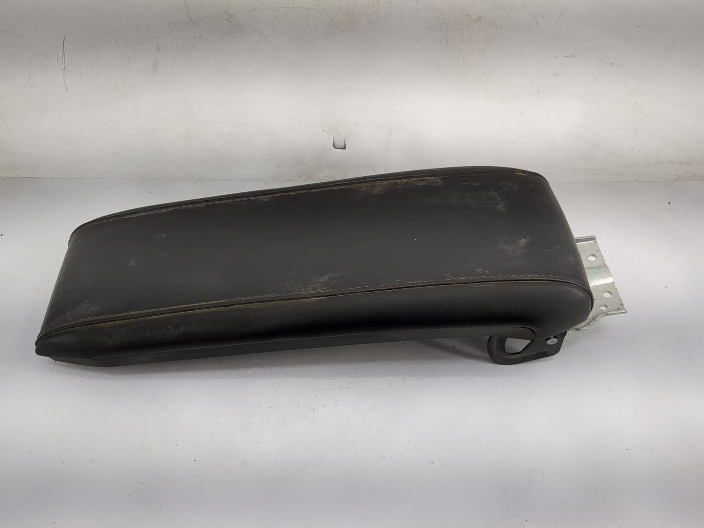 2015 Chevrolet Equinox Center Console Armrest Cover Lid Fits OEM Used Auto Parts - Oemusedautoparts1.com