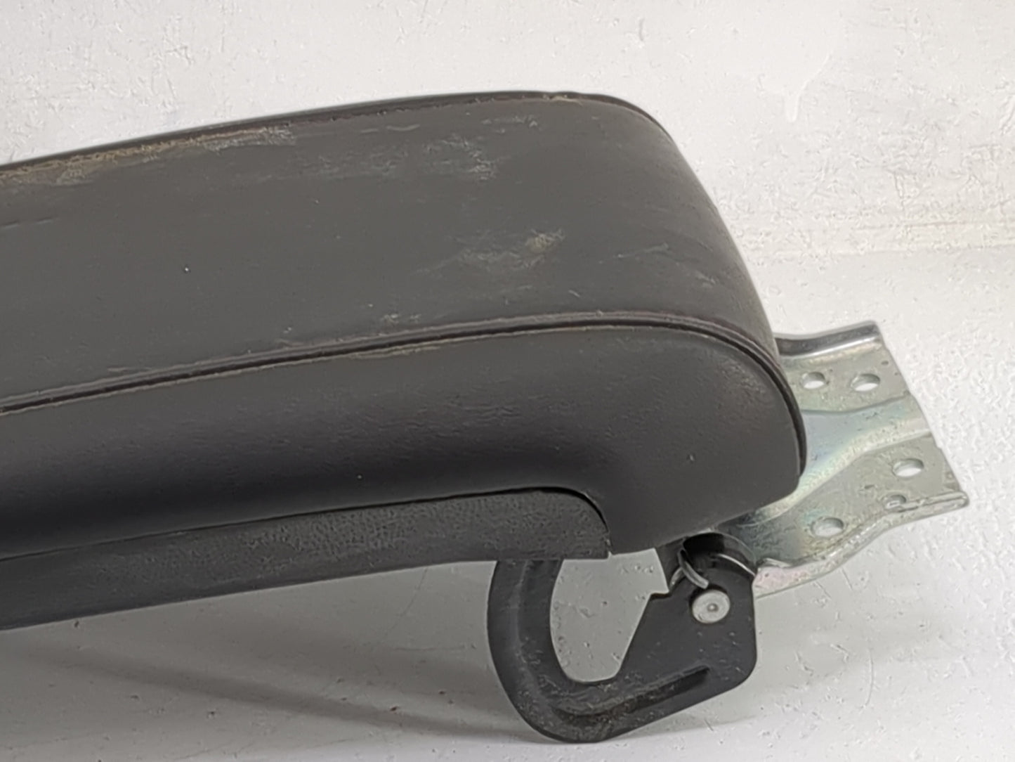 2015 Chevrolet Equinox Center Console Armrest Cover Lid Fits OEM Used Auto Parts - Oemusedautoparts1.com