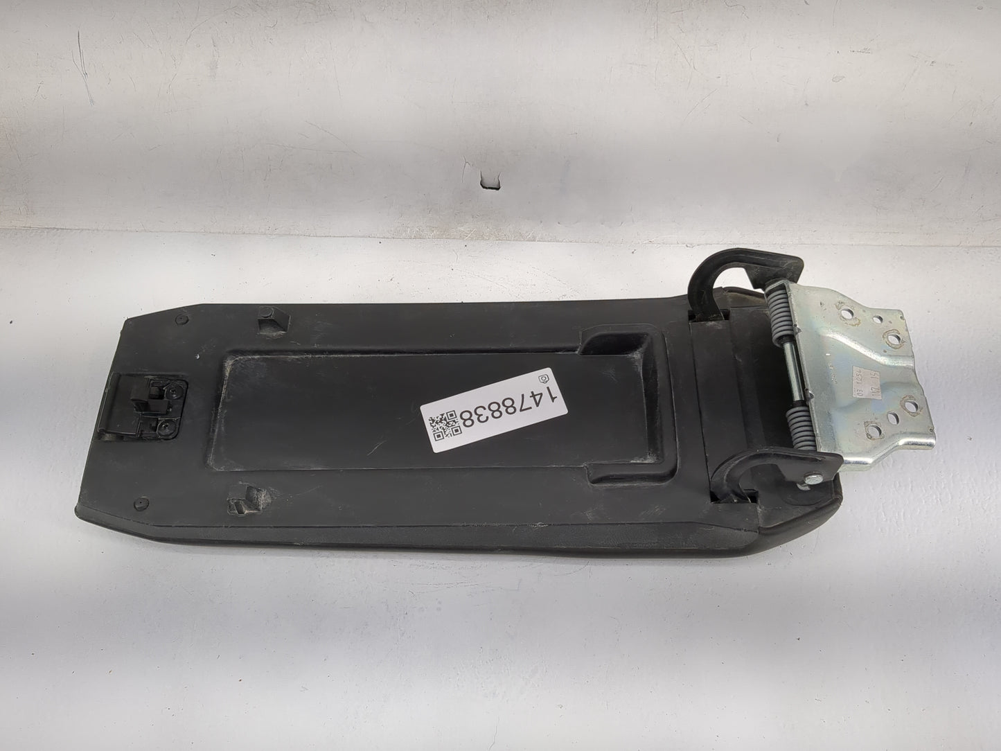 2015 Chevrolet Equinox Center Console Armrest Cover Lid Fits OEM Used Auto Parts - Oemusedautoparts1.com