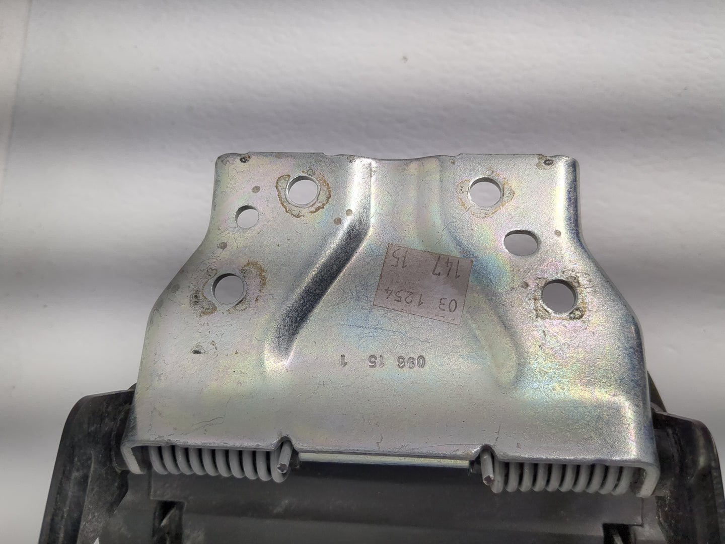 2015 Chevrolet Equinox Center Console Armrest Cover Lid Fits OEM Used Auto Parts - Oemusedautoparts1.com