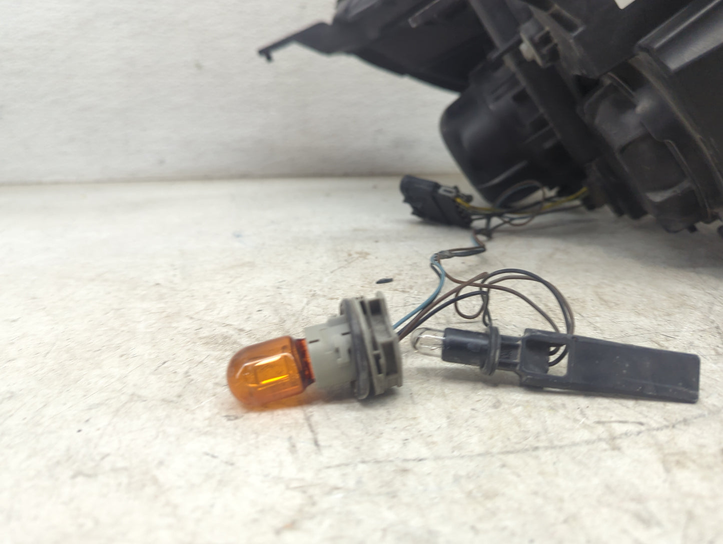 2010-2015 Chevrolet Equinox Tail Light Assembly Driver Left OEM Fits Fits 2010 2011 2012 2013 2014 2015 OEM Used Auto Parts 