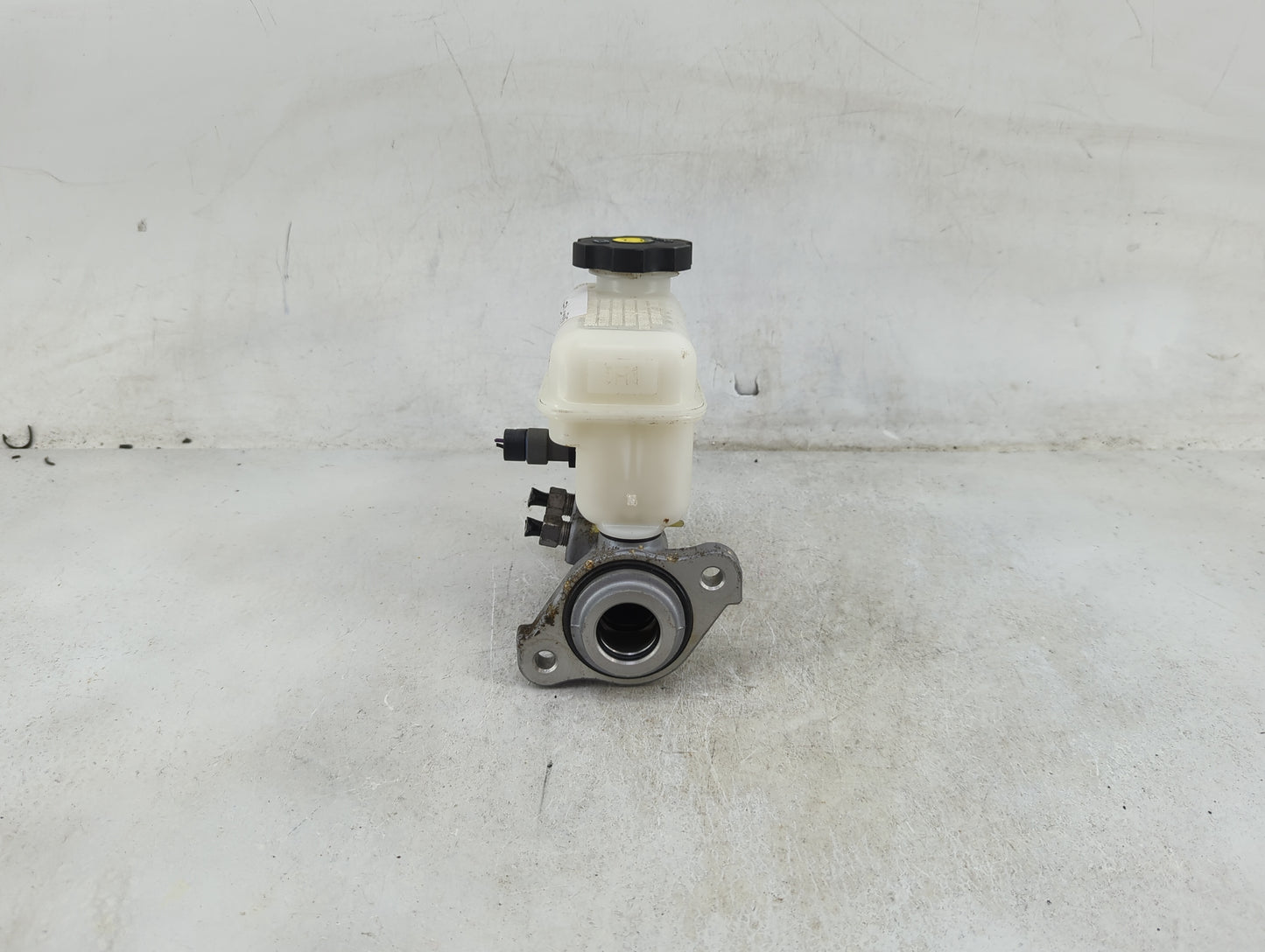 2011-2017 Chevrolet Equinox Brake Master Cylinder 1489167 - Oemusedautoparts1.com