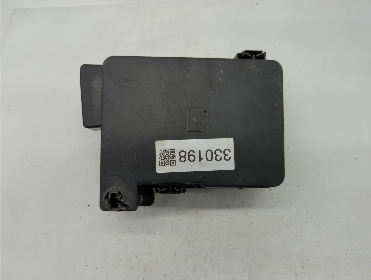 2013-2015 Chevrolet Equinox Fusebox Fuse Box Panel Relay Module P/N:22929762 22920763 Fits Fits 2013 2014 2015 OEM Used Auto