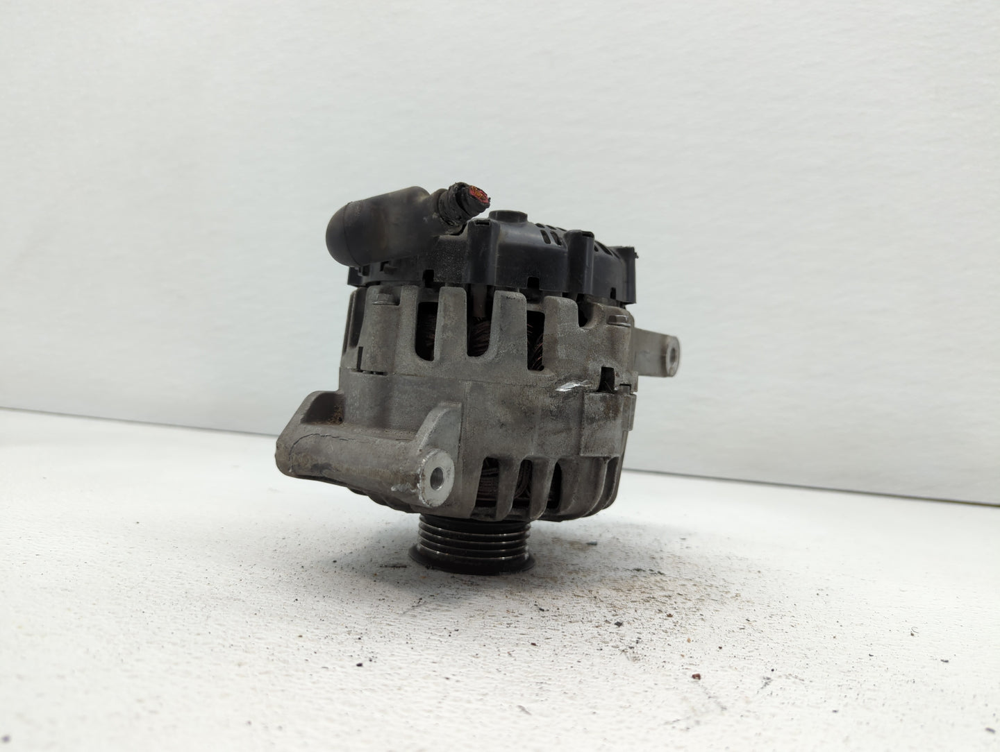 2010-2017 Chevrolet Equinox Alternator Replacement Generator Charging Assembly Engine OEM P/N:13500315 13588328 Fits OEM Use