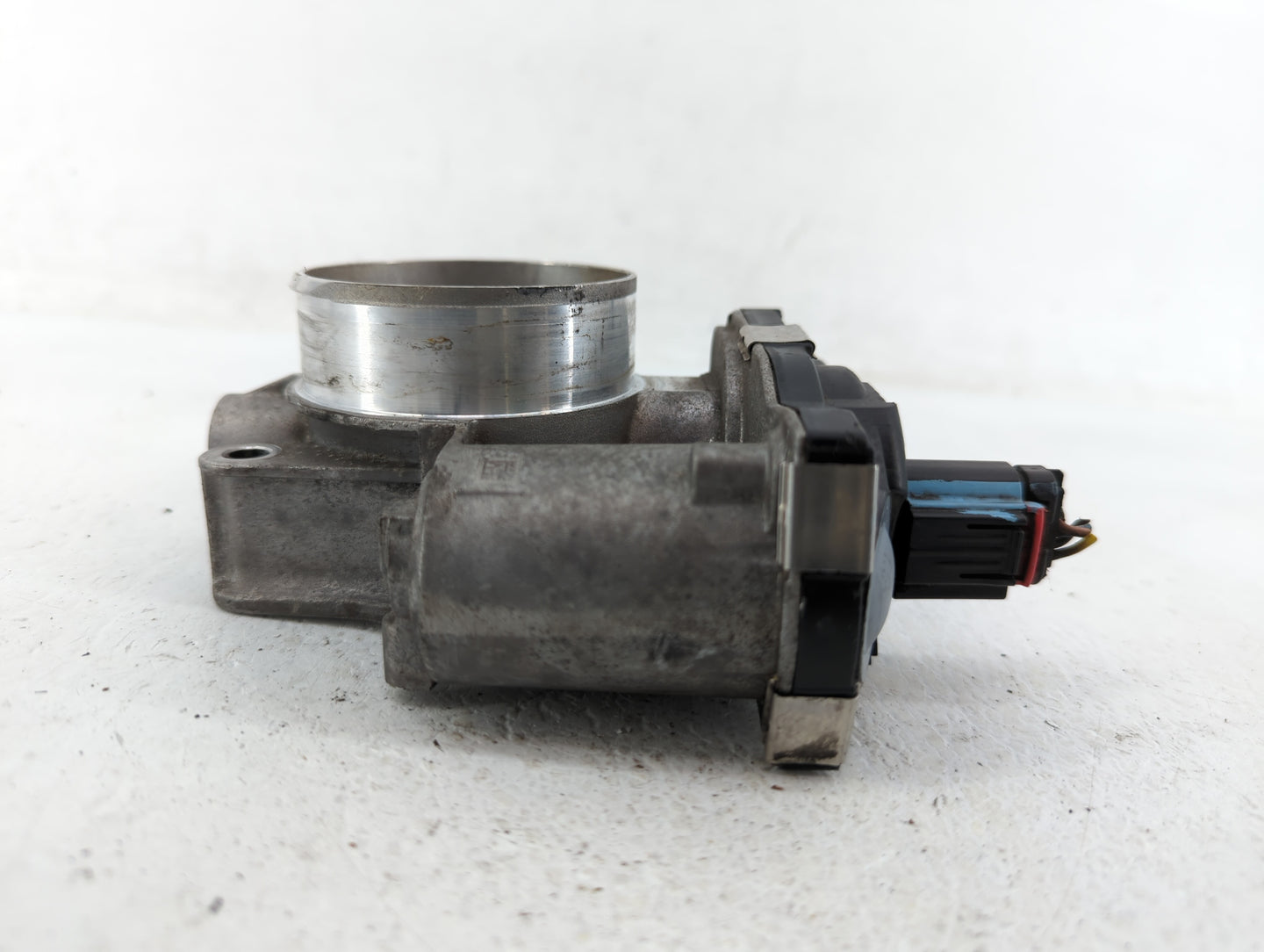 2012-2015 Chevrolet Equinox Throttle Body P/N:12632101CA Fits Fits 2012 2013 2014 2015 OEM Used Auto Parts - Oemusedautopart