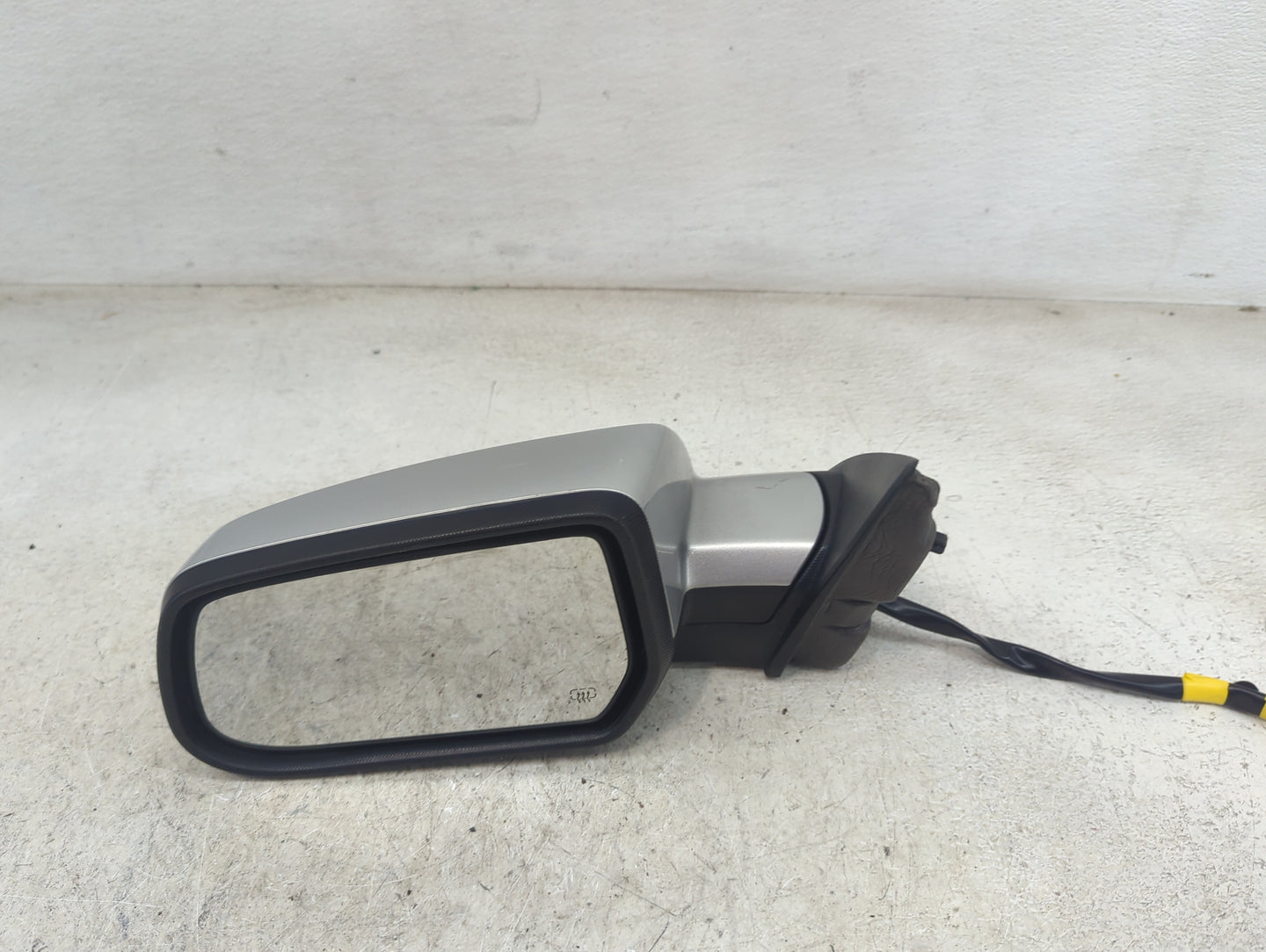 2015-2017 Chevrolet Equinox Driver Side View Mirror - Left Door Mirror OEM Used - Oemusedautoparts1.com
