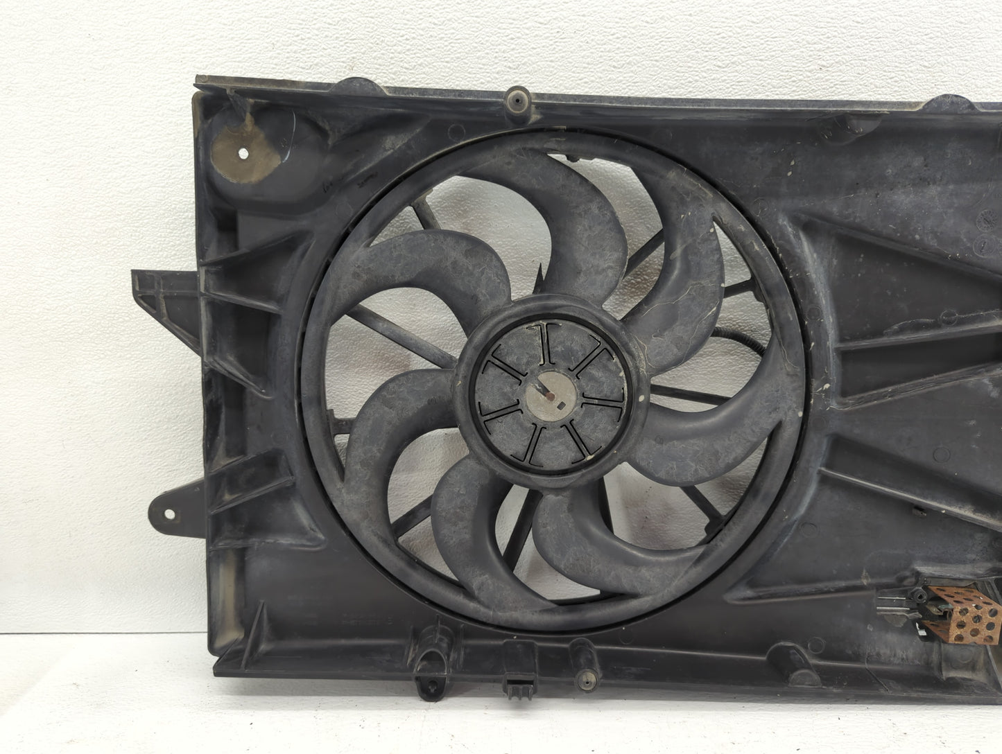 2010-2017 Chevrolet Equinox Left Radiator Fan Motor Assembly - Oemusedautoparts1.com