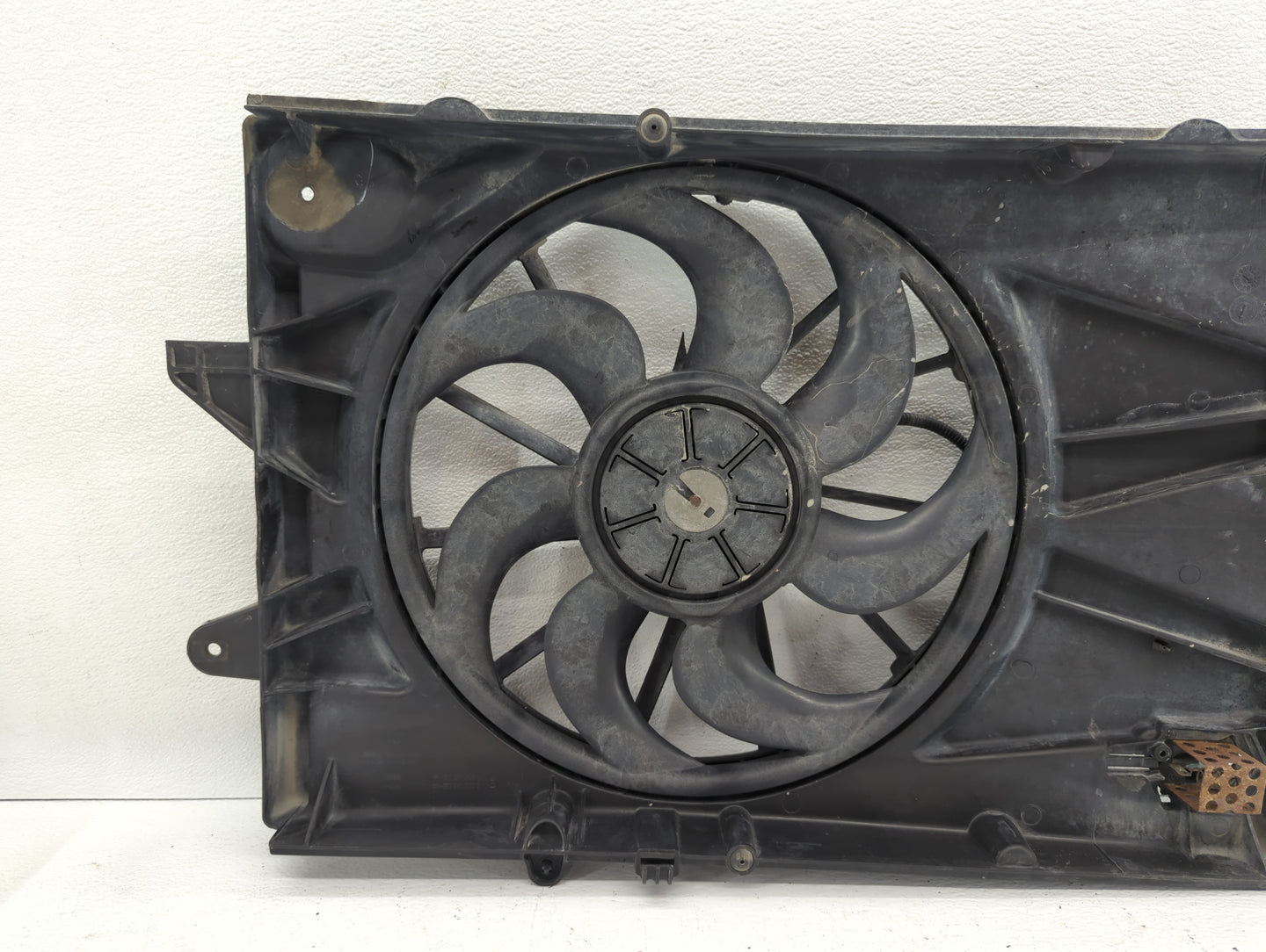 2010-2017 Chevrolet Equinox Left Radiator Fan Motor Assembly 617160 - Oemusedautoparts1.com