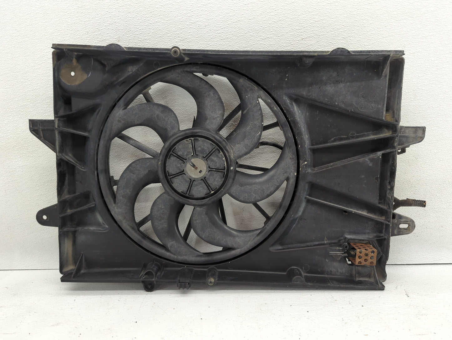 2010-2017 Chevrolet Equinox Left Radiator Fan Motor Assembly 617160 - Oemusedautoparts1.com